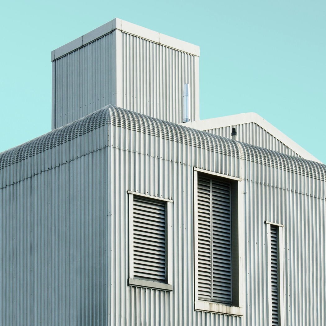 المباني المعدنية الأخري